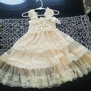 Beautiful lace ruffle top dress, size 12 month